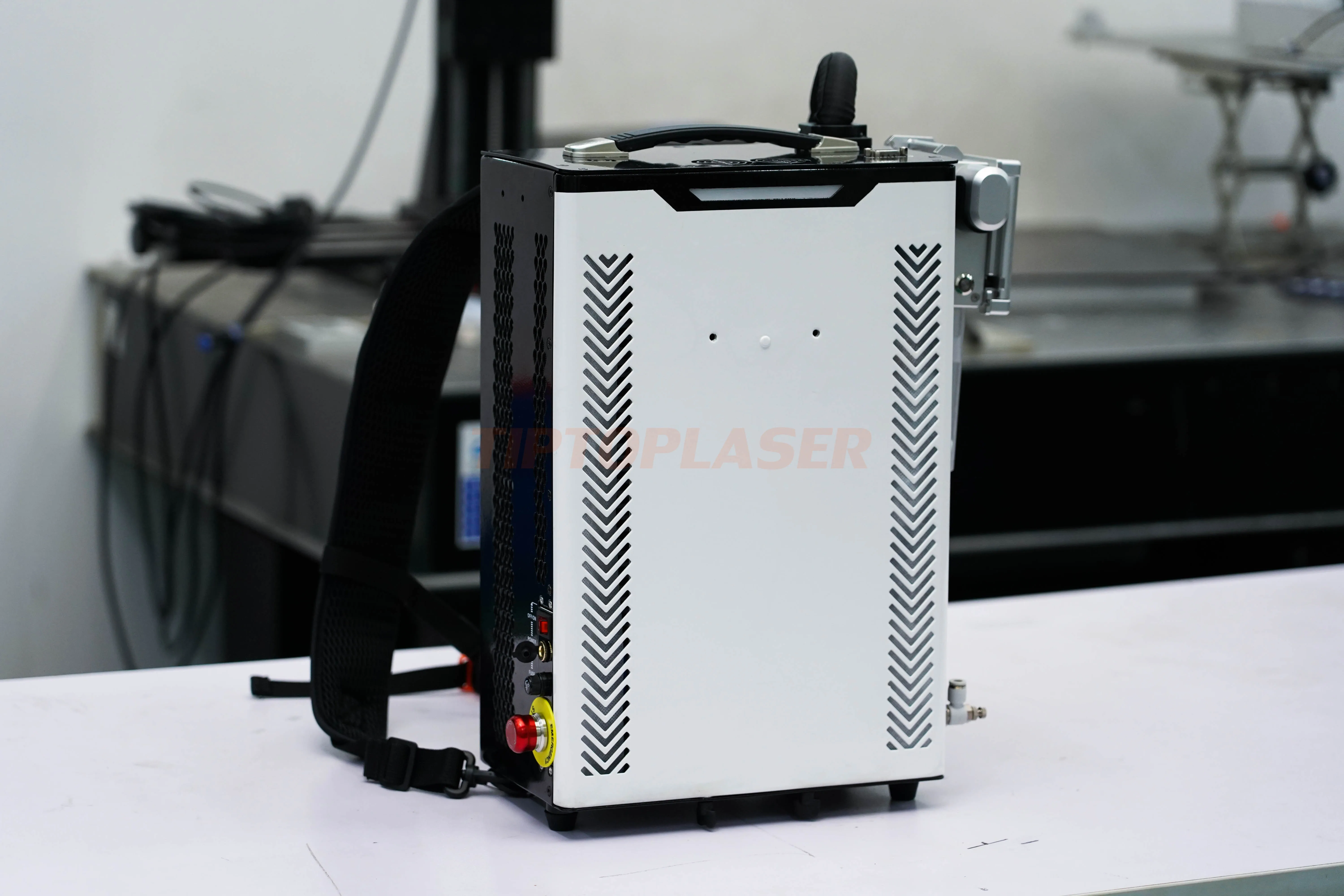 200W 300W Factory Best price pulse laser cleaning machine with battery portable lazer rust paint cleaner 2024 new product