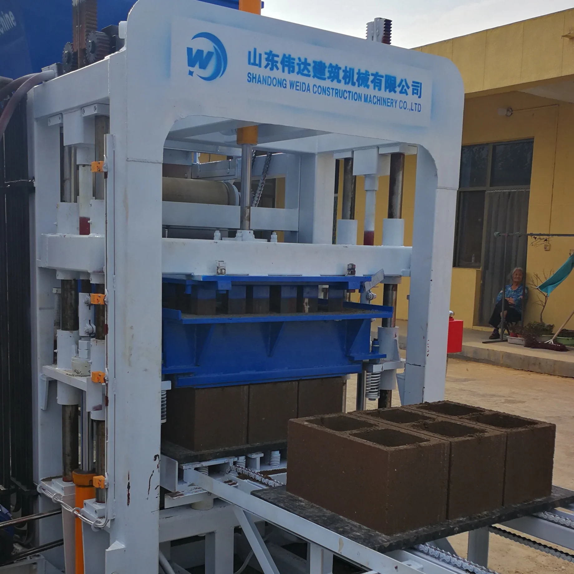 Small Mobile Automatic Hydraulic Hollow Concrete Cement Road Paving Solid Block Brick Making Moulding Maker Press Machine Price
