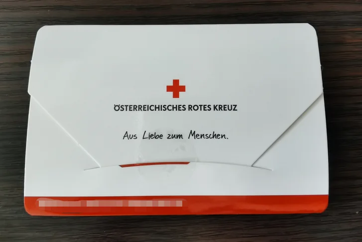 Promotional Paper sleeve pack  bandage box plastic plaster dispenser