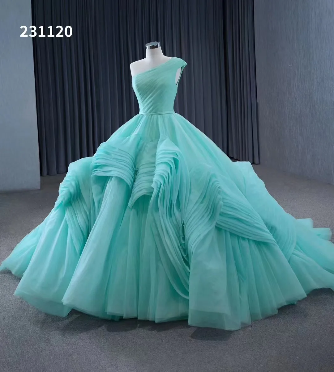 Feishiluo  Luxury Big Fluffy Mesh Skirt Evening Ballgown  Light Blue Prom Wedding Gowns Dresses For Women Evening Gowns