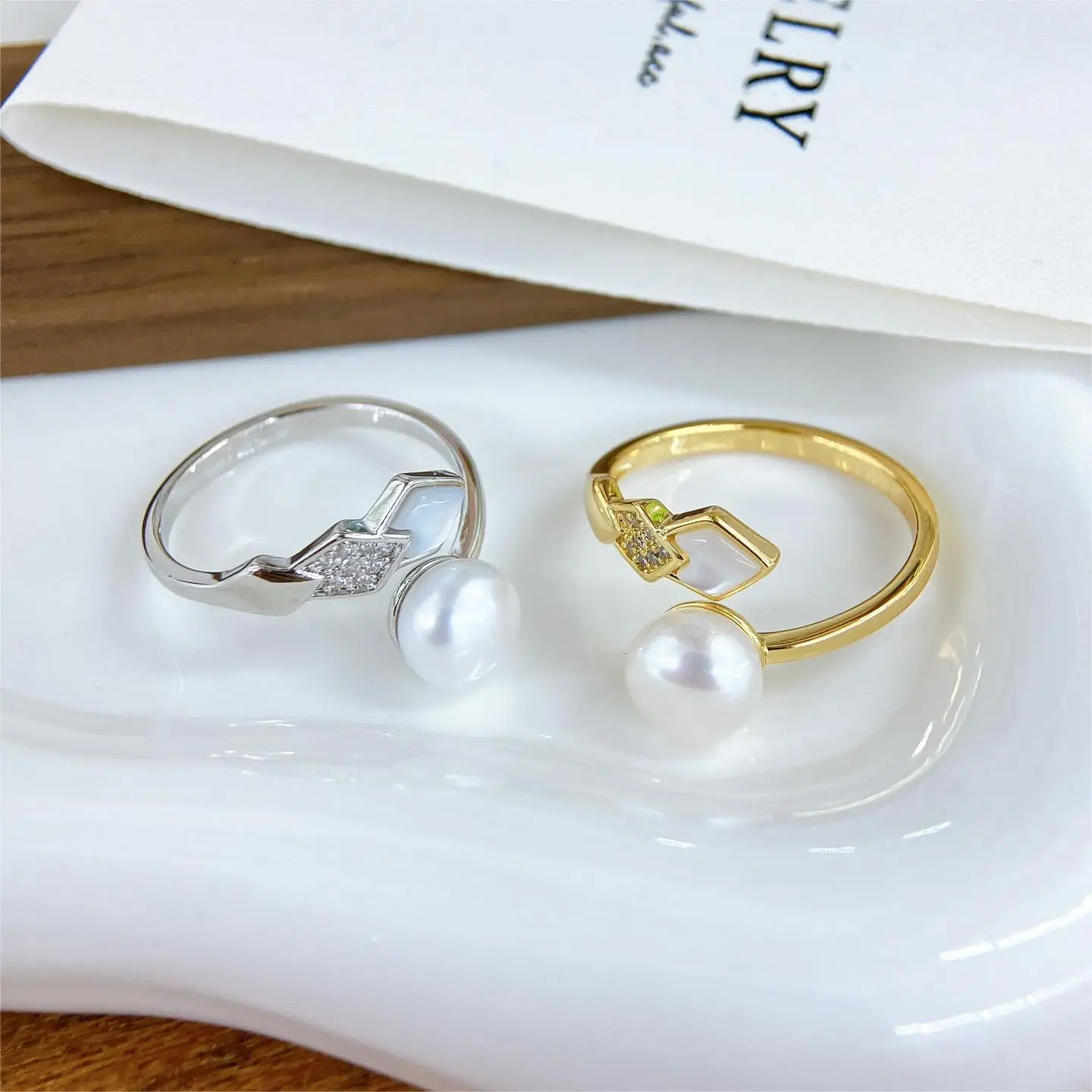 Branded designer jewellery luxury pearl snake bone ring adjustable natural pearl rings with mother-of-pearl for daily