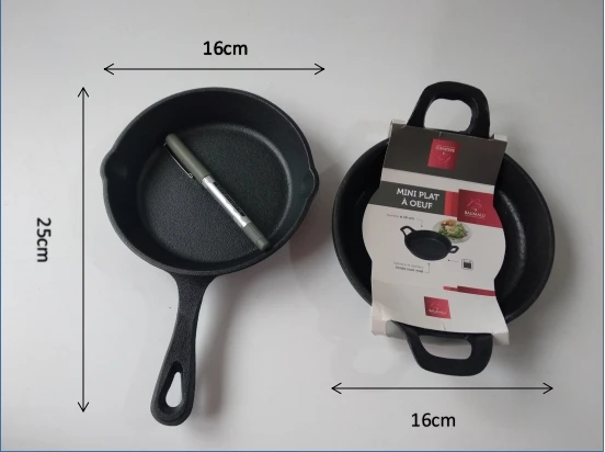 Round pre-seasoned cast iron sizzler plate with wooden base