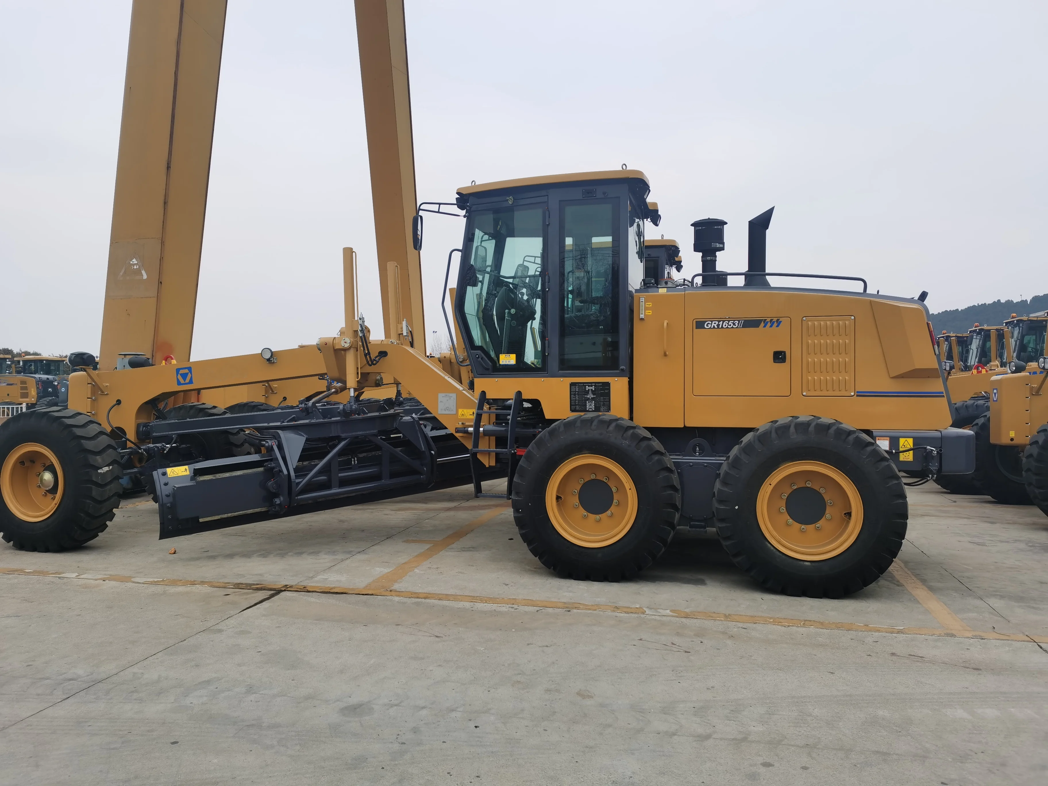 Best Price Building Road Equipment 165hp Motor Grader GR165 with Hydraulic System