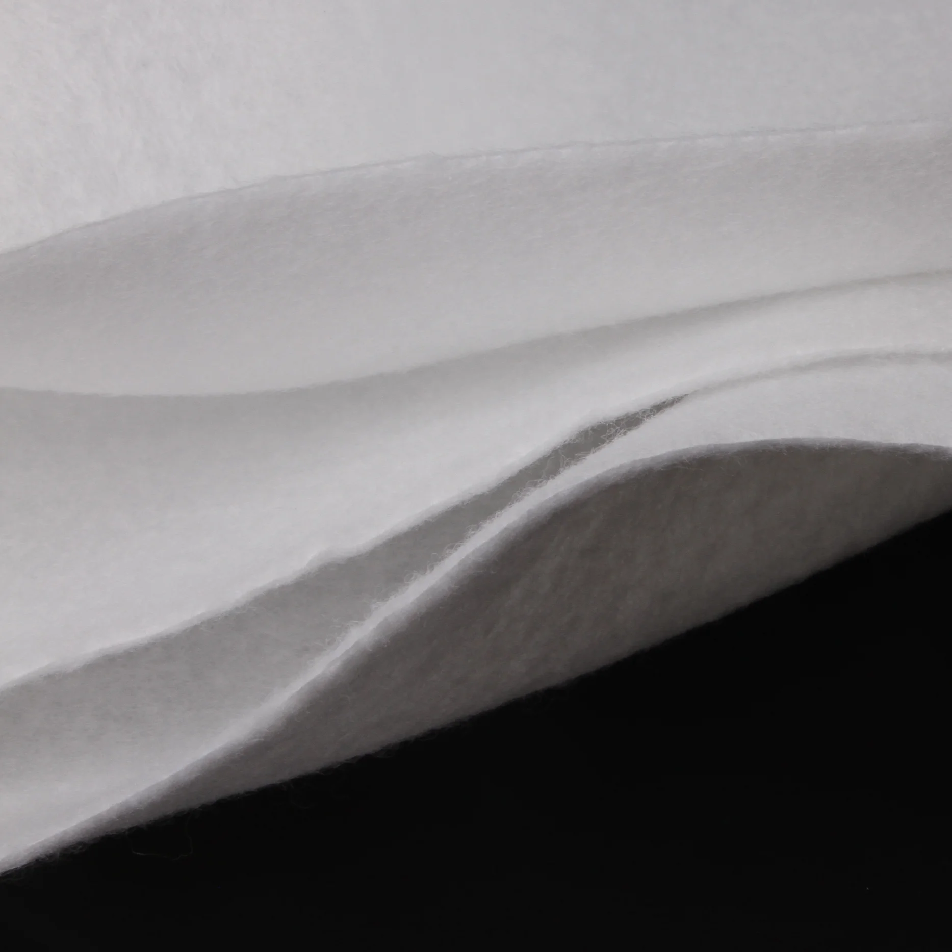 100% полиэфирный нетканый иглопробивной войлок белого цвета