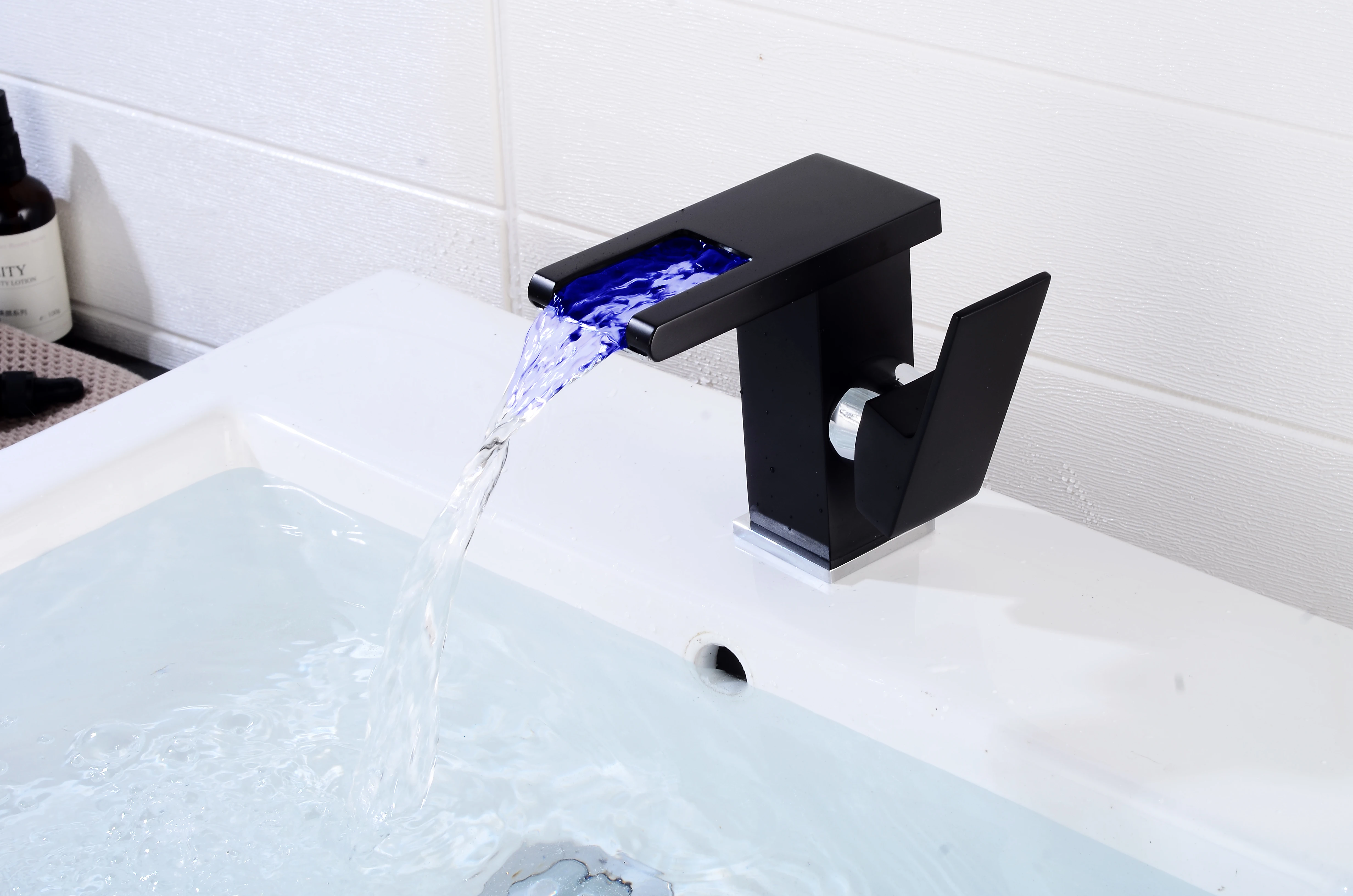  LED European Modern Sanitary Ware Hot Cold Water Tap Faucet Wash Basin Mixer Competitive Price Sale White Body