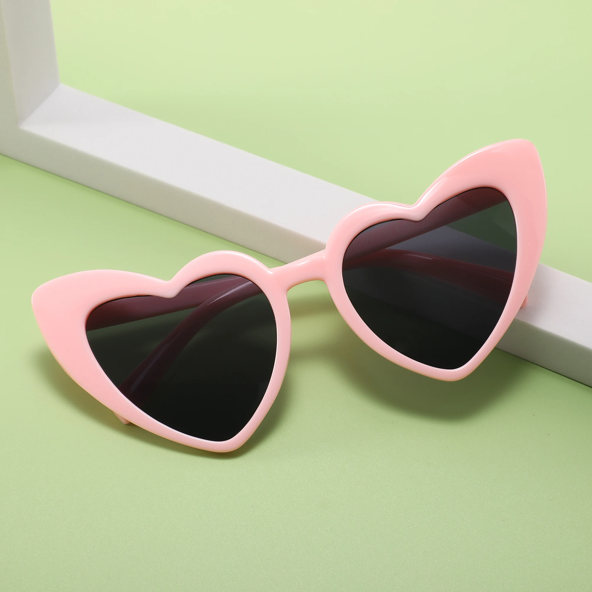 CONCHEN China Manufacturer Wholesale Cheap Fashion Gift Sun Glasses Custom Wedding Favors Heart Sunglasses Women