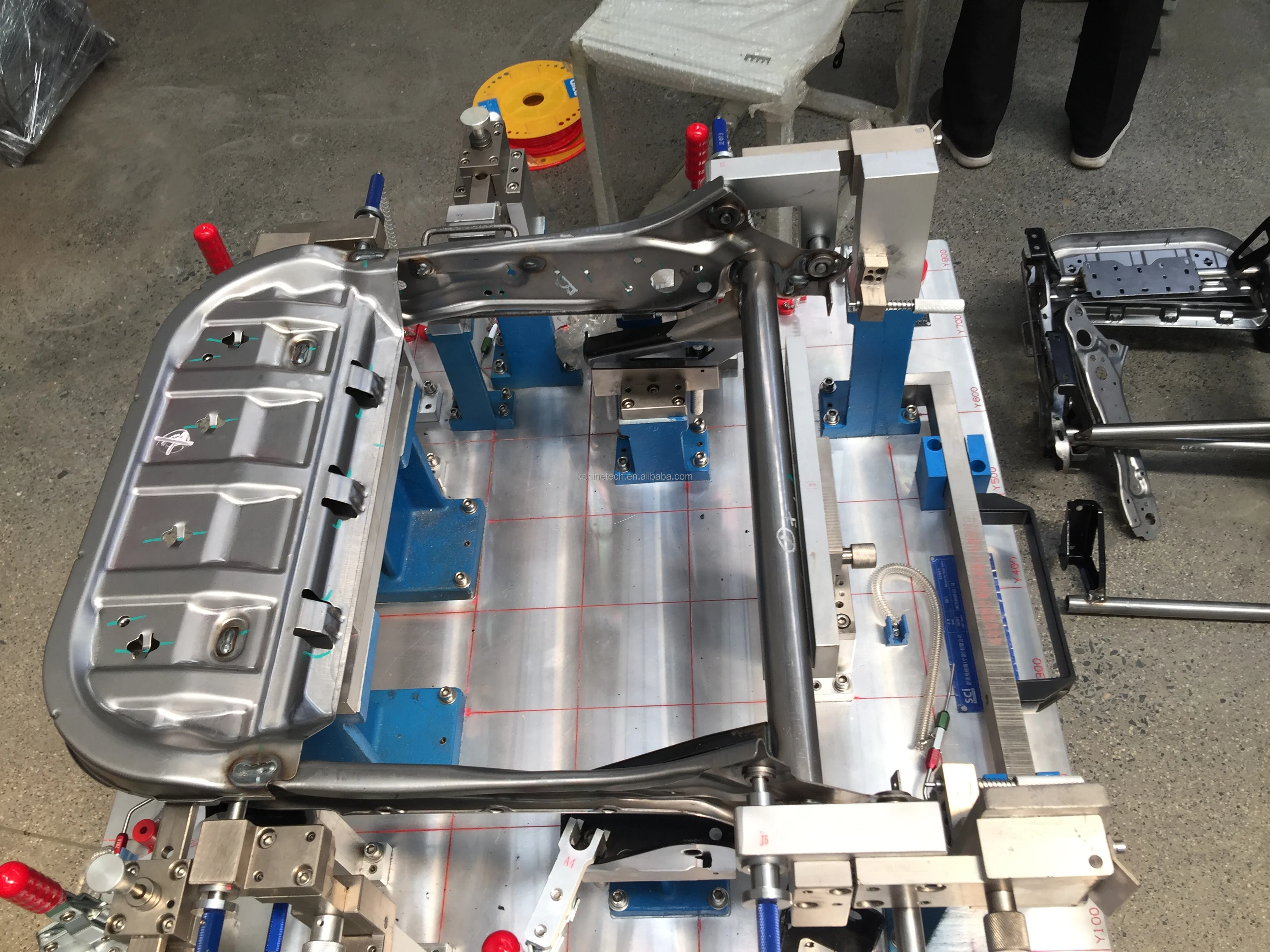 Optical seam collaborative welding robot arm with rotary positioner for auto parts