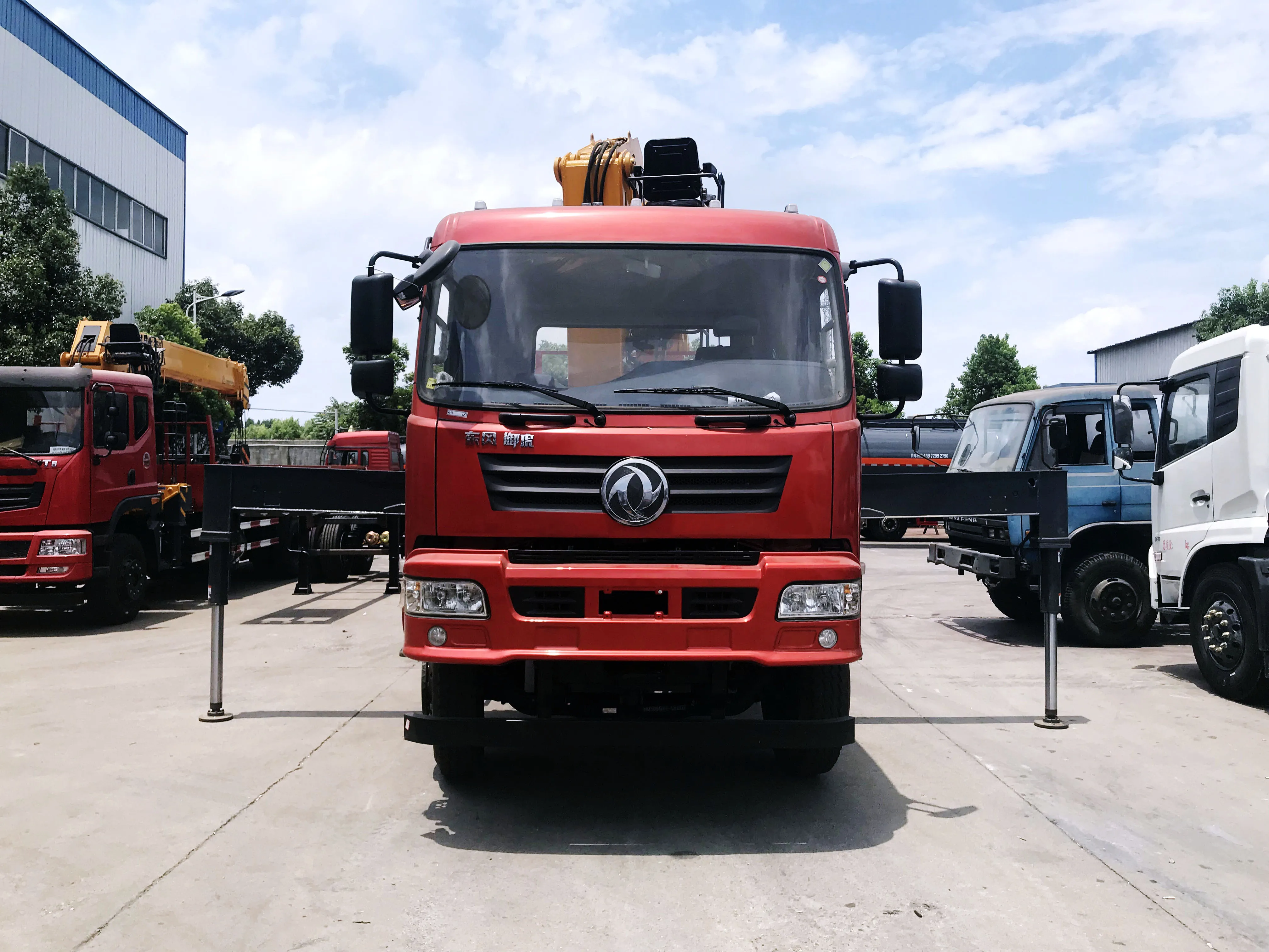 Dongfeng 8X4 Cargo Truck with 8 Ton Knuckle Boom Crane Truck Mounted Crane