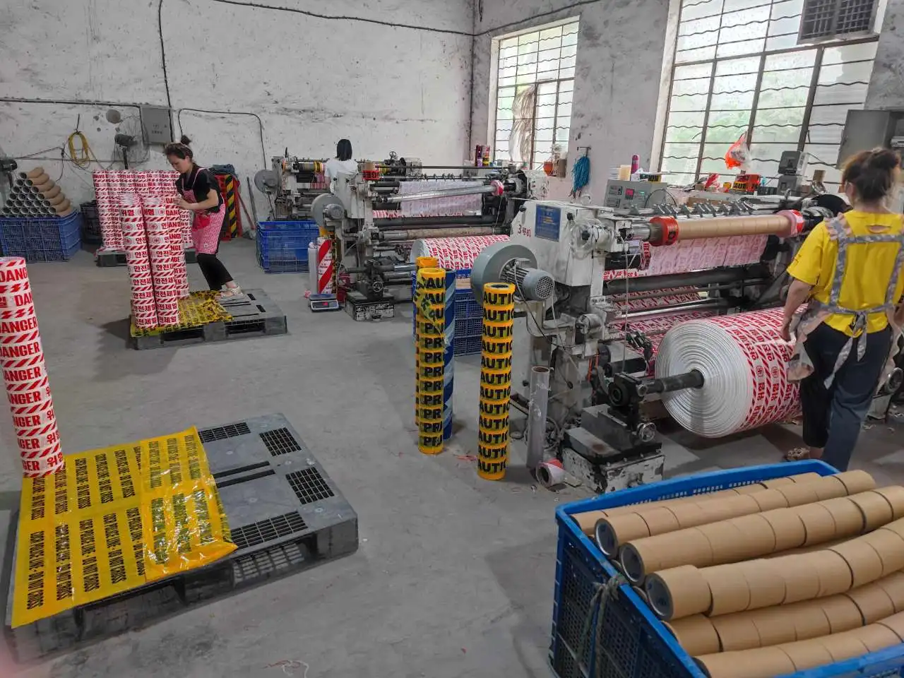 MANCAI Factory Wholesale Safety Red Barricade Tape,Retractable Barricade Caution Warning Tape