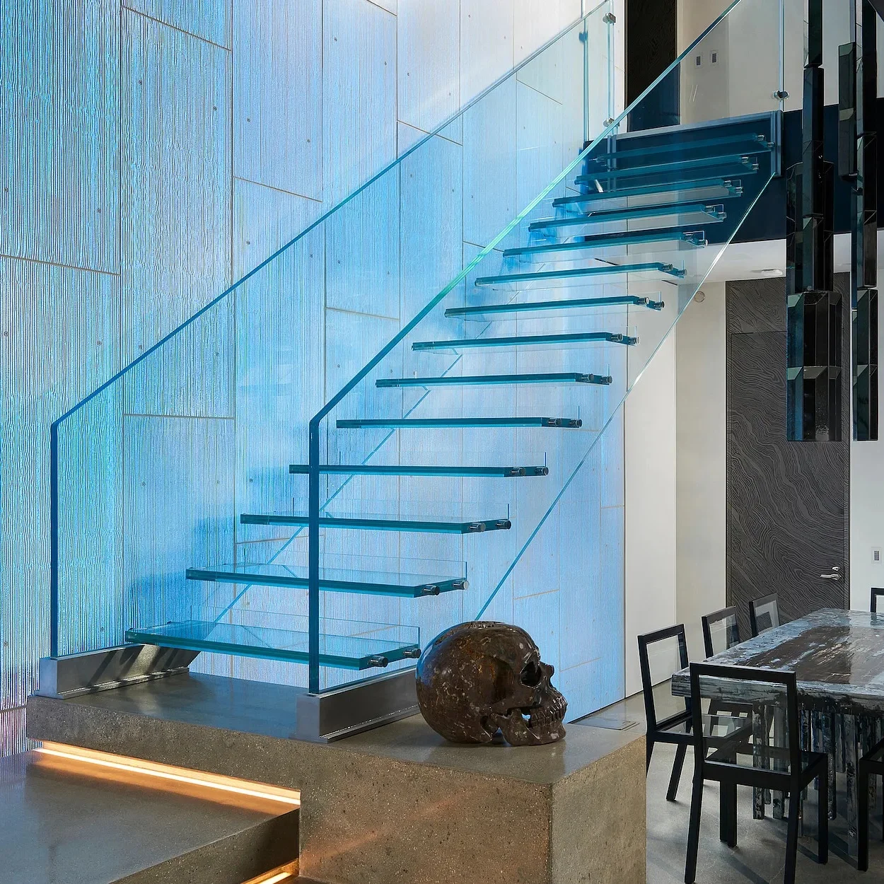 Global Hot Selling Apple Same Tempered Glass Stair Thickened Step Double Layer Guardrail Hidden LED Light Strip Indoor Staircase