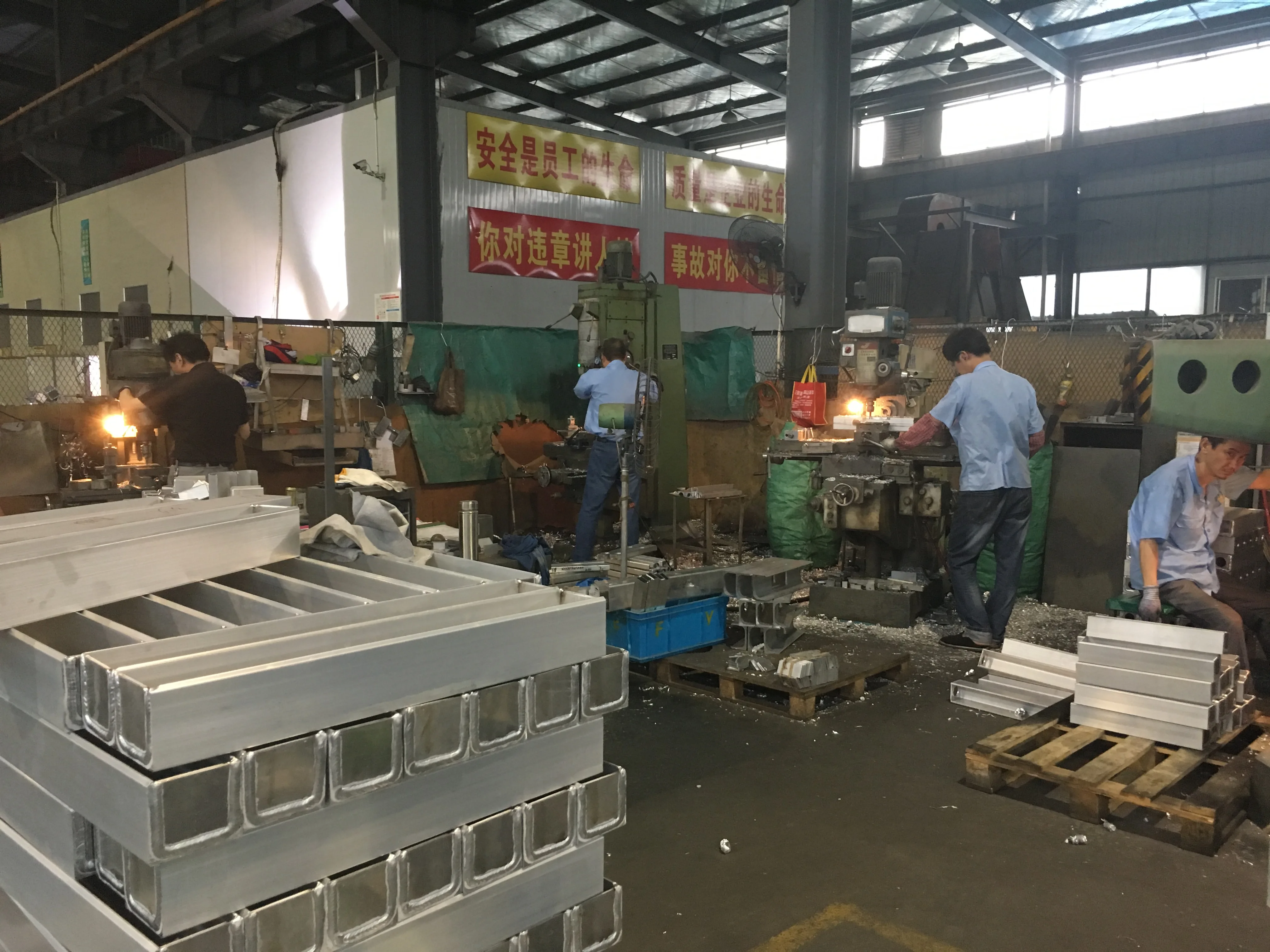 Chinese Automotive Spare Parts Car Cooling Radiator 26mm For Chrysler Group 300 300C V6 2.7 AT 2009-2010 68050126AA 68050126AB