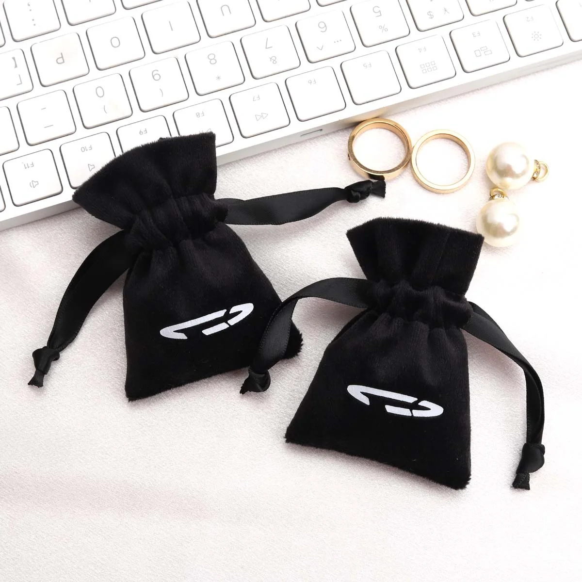 High Quality Mini Ring Pouch Custom Logo Printed Black Velvet Necklace Earring Packing Drawstring Jewelry Bag