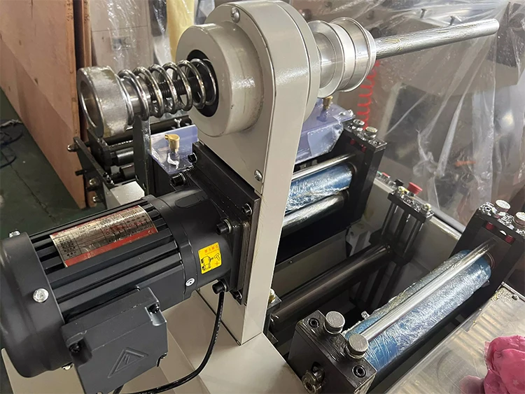Jingleblue Y-MQ-320 flat die cutting, processing Paper Cutting Machine for sticker label with sheet station