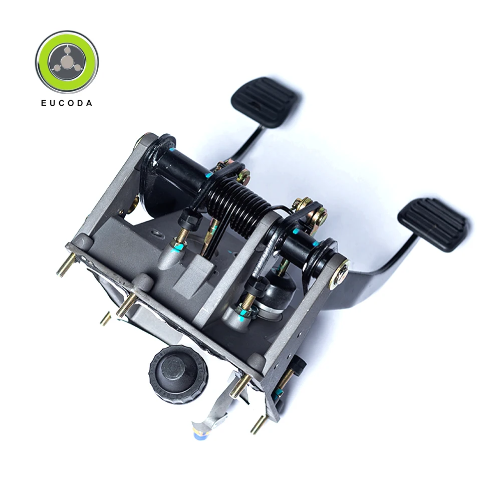 Factory Cheap Price Auto Parts Clutch Main Pump With Oil Tank Left Rudder Combination Pedal Assy Yg9525360810 For Howo Chassis