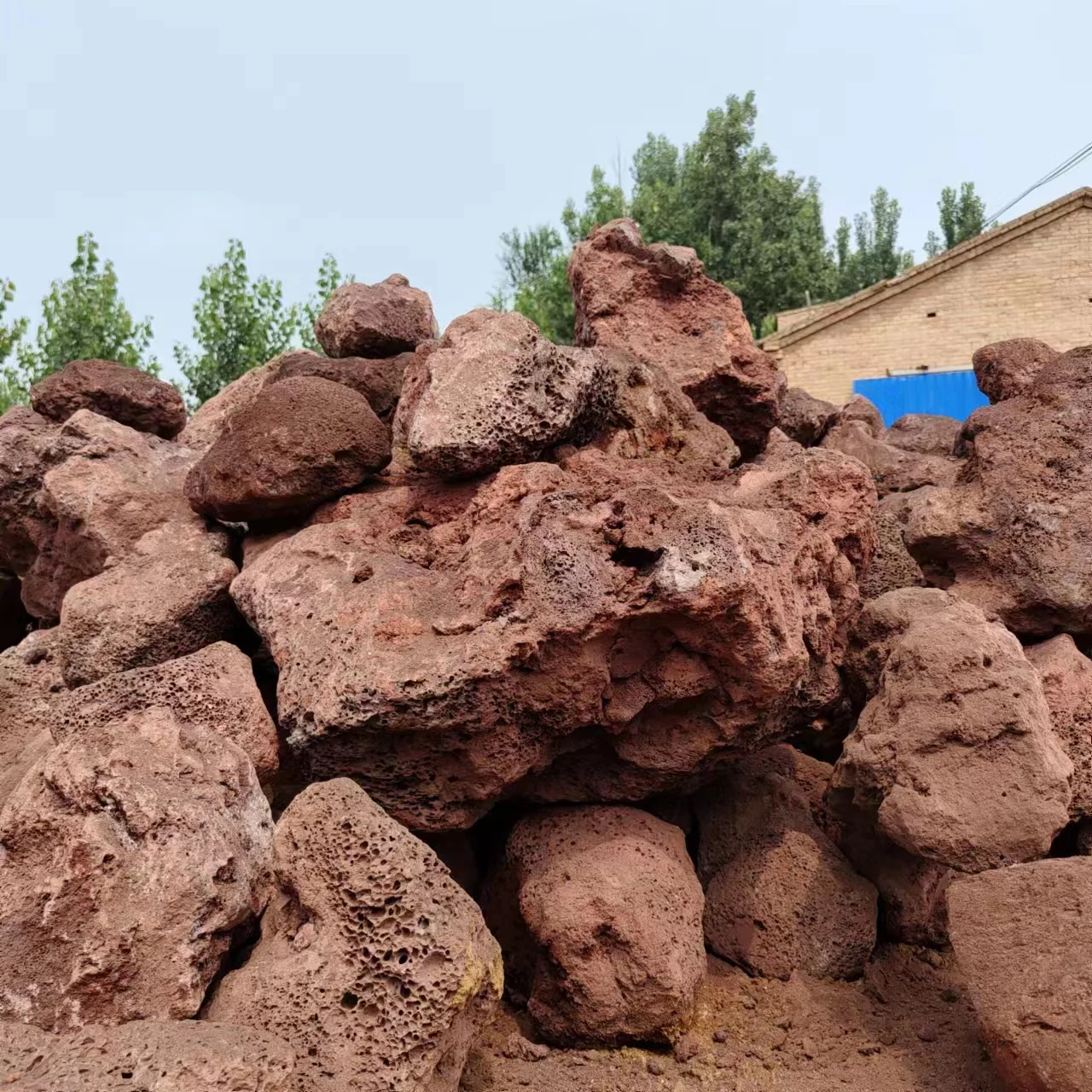 Wholesale Red Large Lava Rock for Aquarium Pumice Price Basalt Stones Black Tumbled Volcanic Stone Pool Water Filter