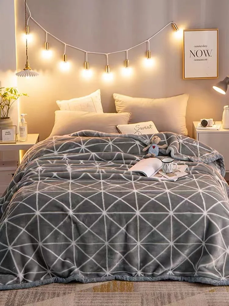 Wholesale Custom luxury throw blanket Adult Double Bed 100% Polyester Flannel Super Soft Blanket For Winter