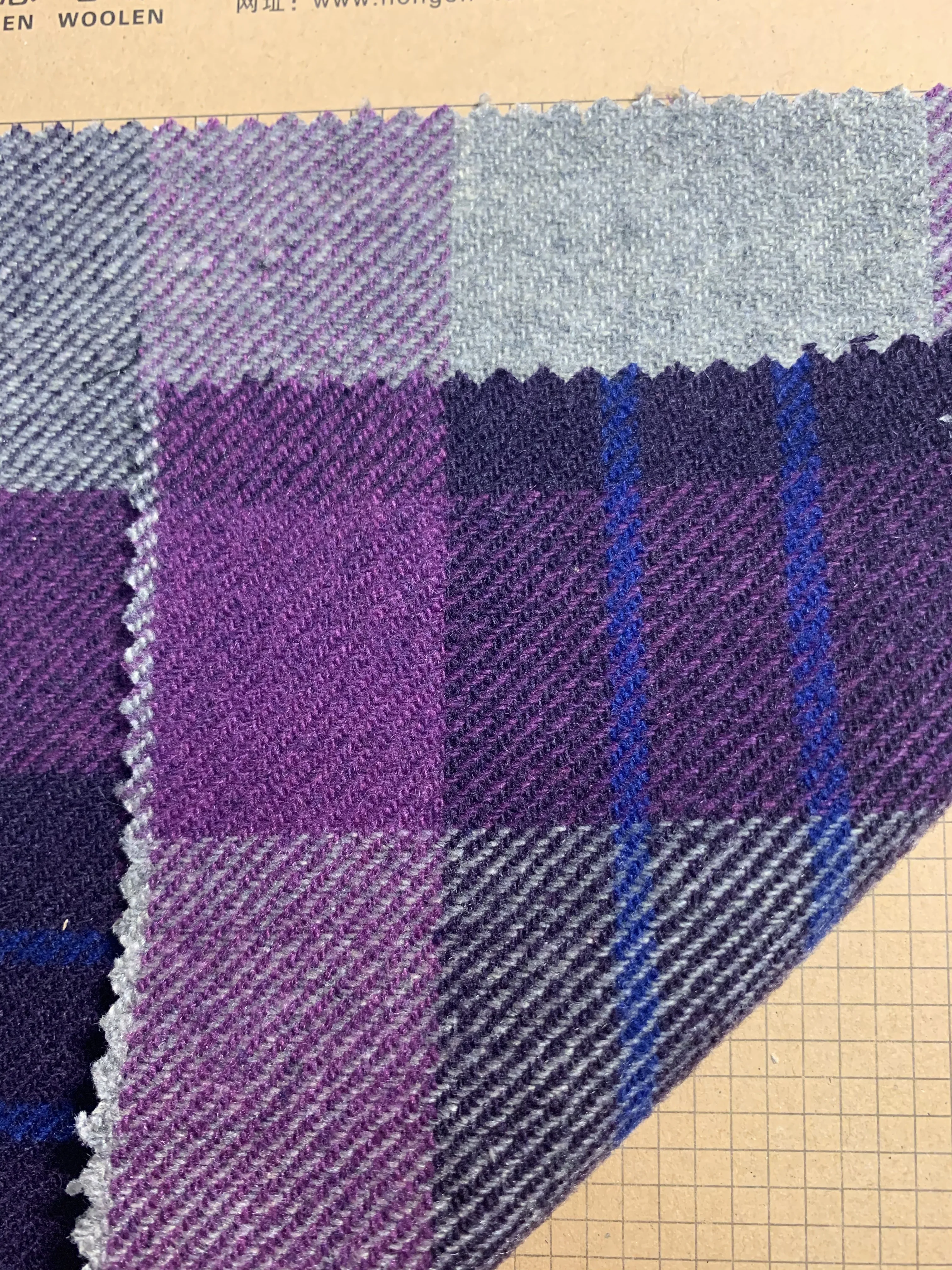 Wholesale 50%Wool50% polyester twill gray purple blue single-sided woolen plaid spot fabric
