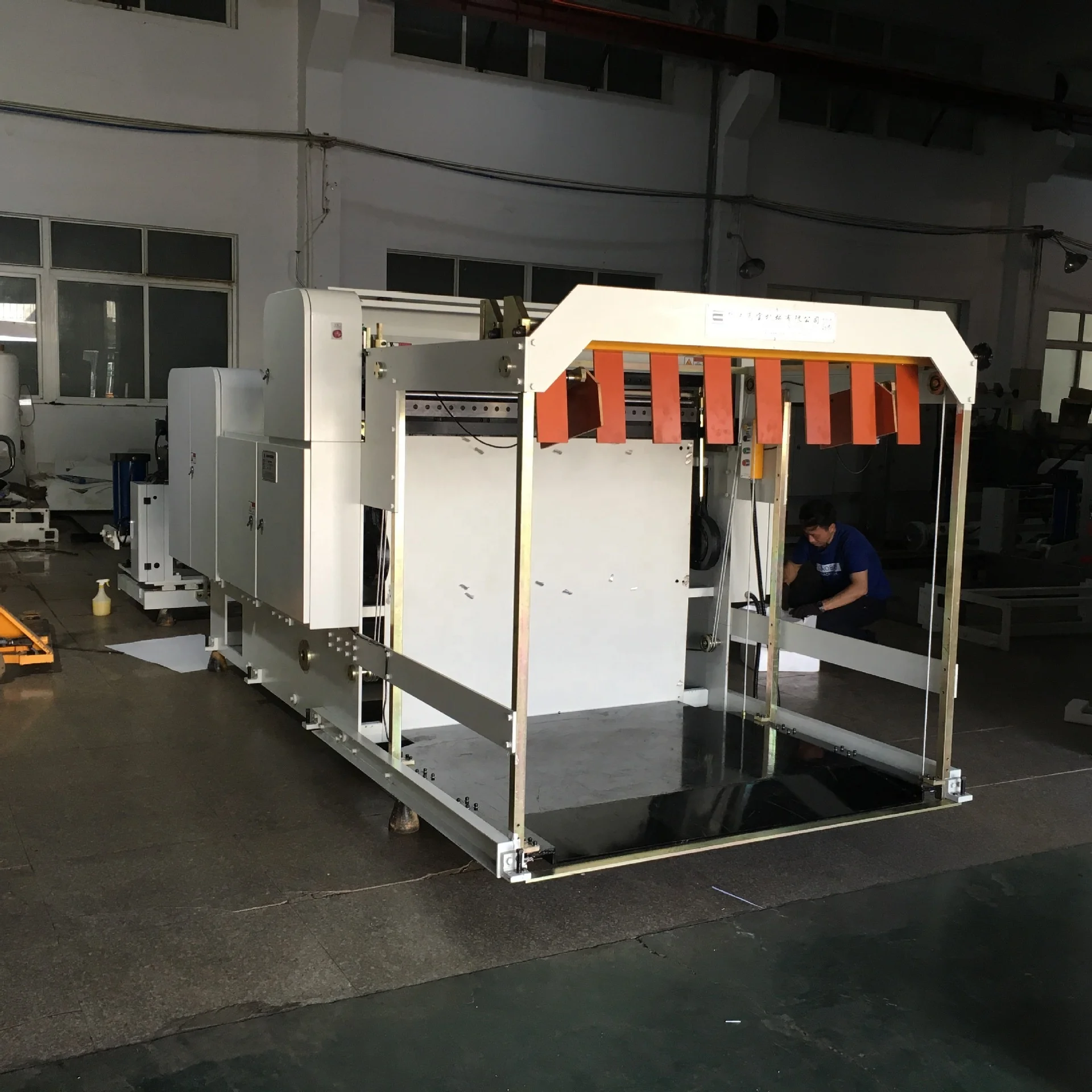 CE стандарт Китай Автоматическая высокоточная маленькая машина для резки бумаги цена