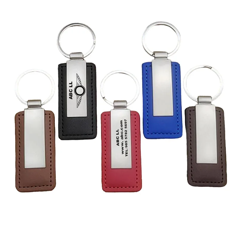 Кожаный брелок с логотипом на