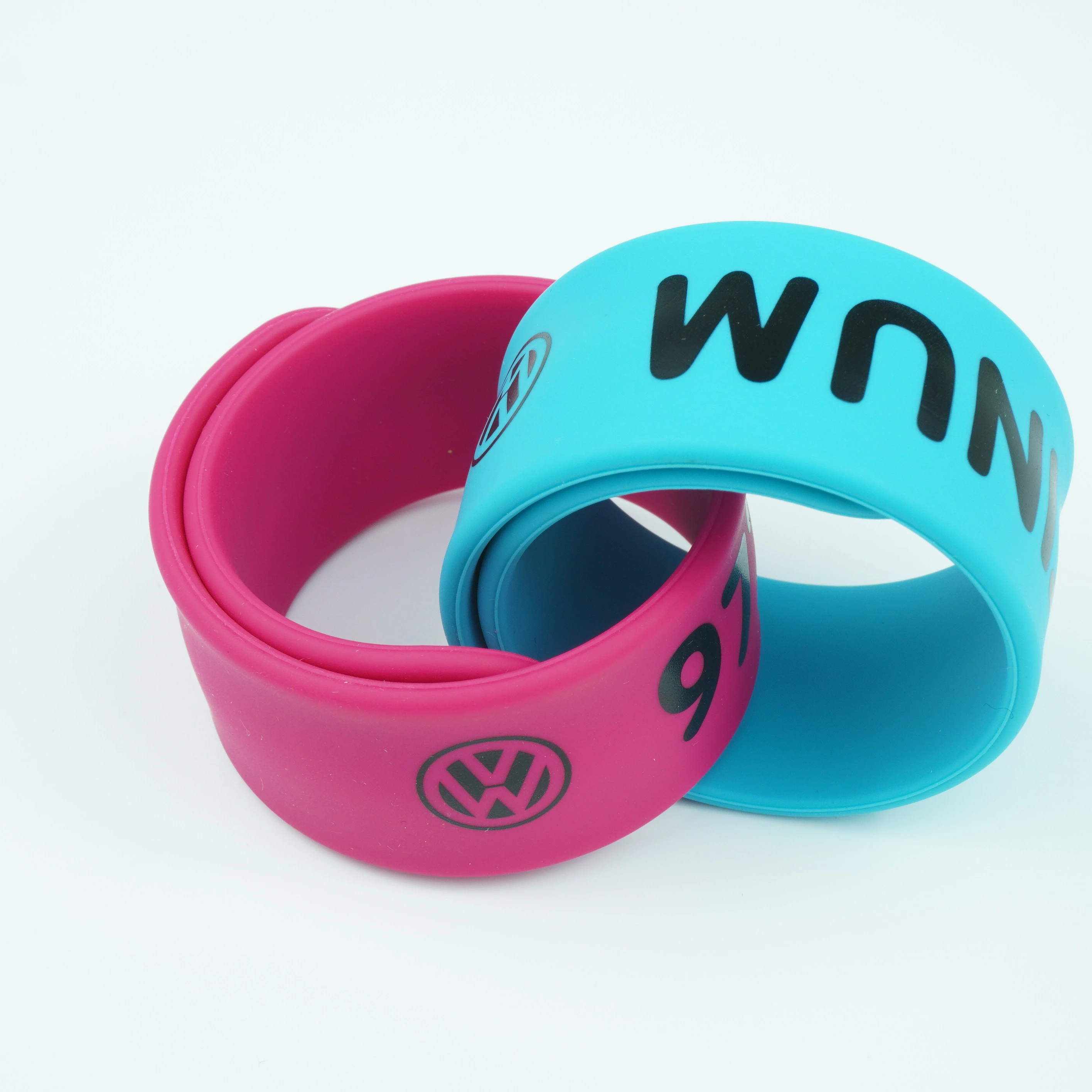 Flexible Metal Core Silicone Slap Band Customizable For Events And Promotional Uses With High-Quality Design