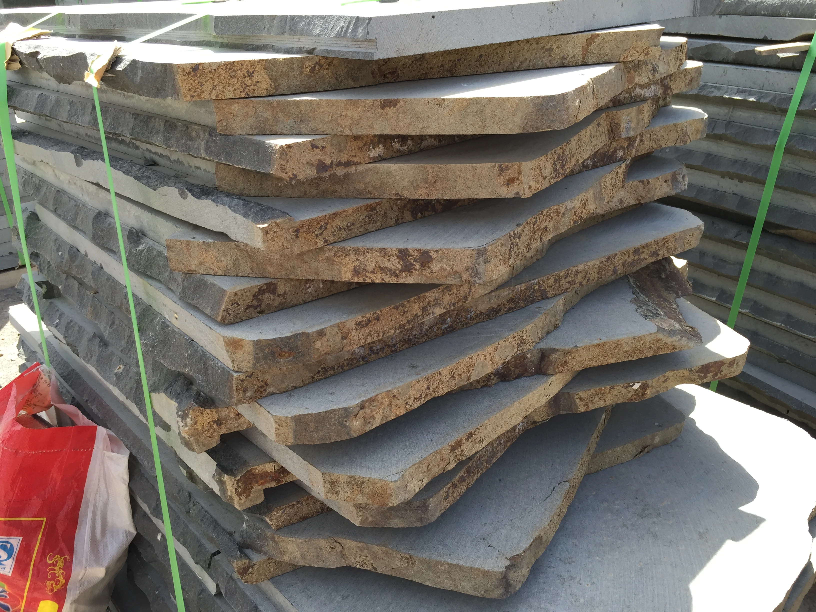 Natural Rock Flagstone Natural Grey Basalt Step Stone Road Paving for Garden Yard Park Sidewalk Driveway Pathway