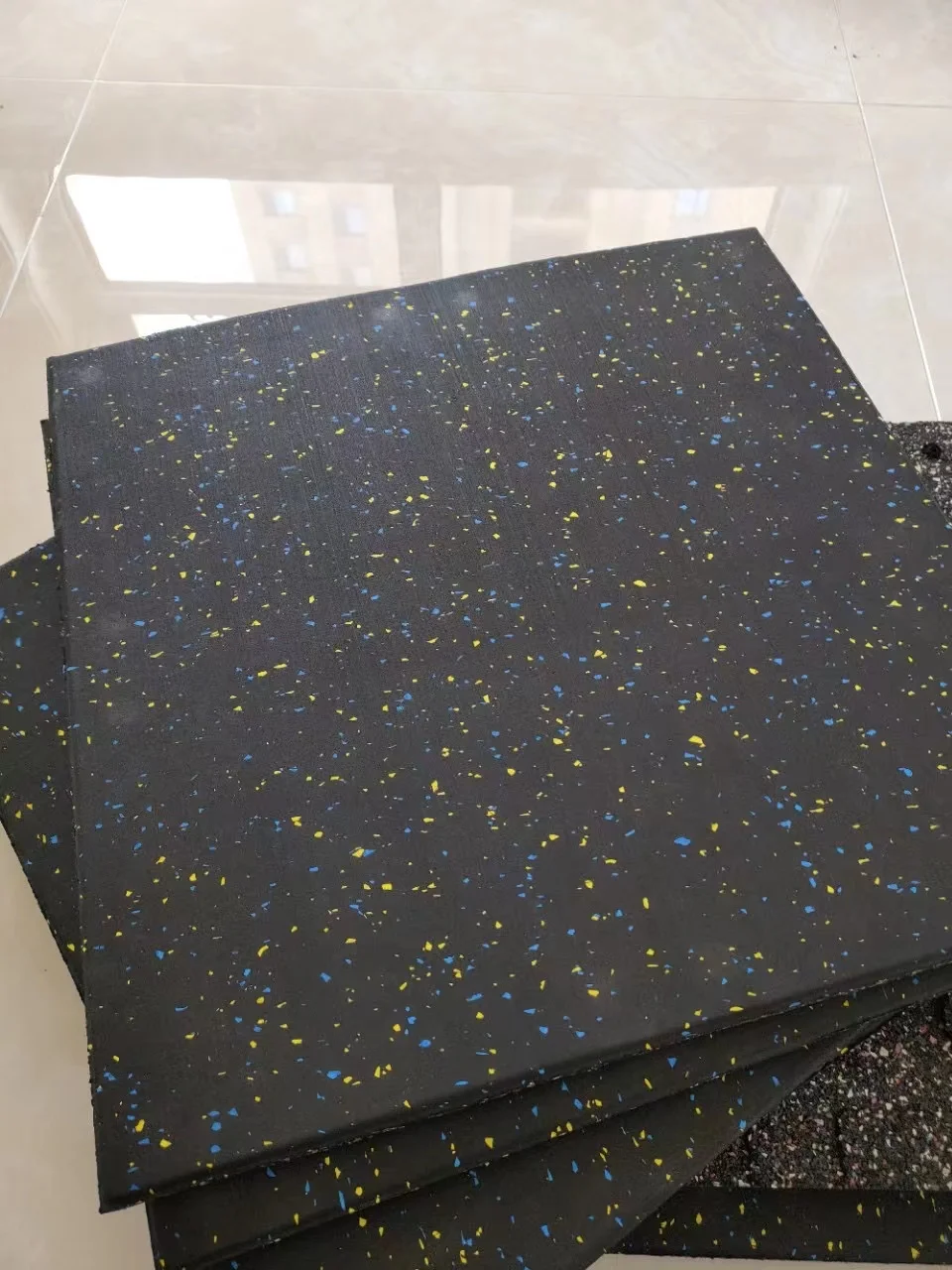 High Quality Unisex EPDM Rubber Gym Floor Protection Mat Durable Anti-Slip Design for Fitness Center and Playground Use