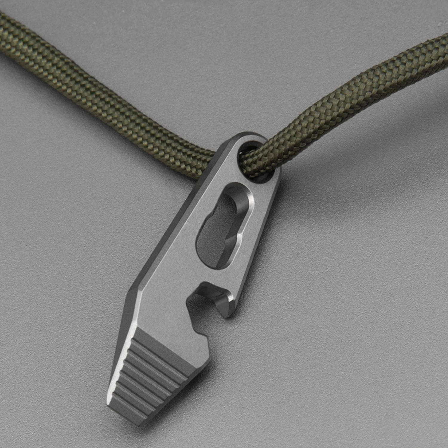 Free Sample Mini Titanium Alloy Integrated Multifunctional Combination Tool Quick Hanging Bottle Opener Wrench Bit Hand Tools