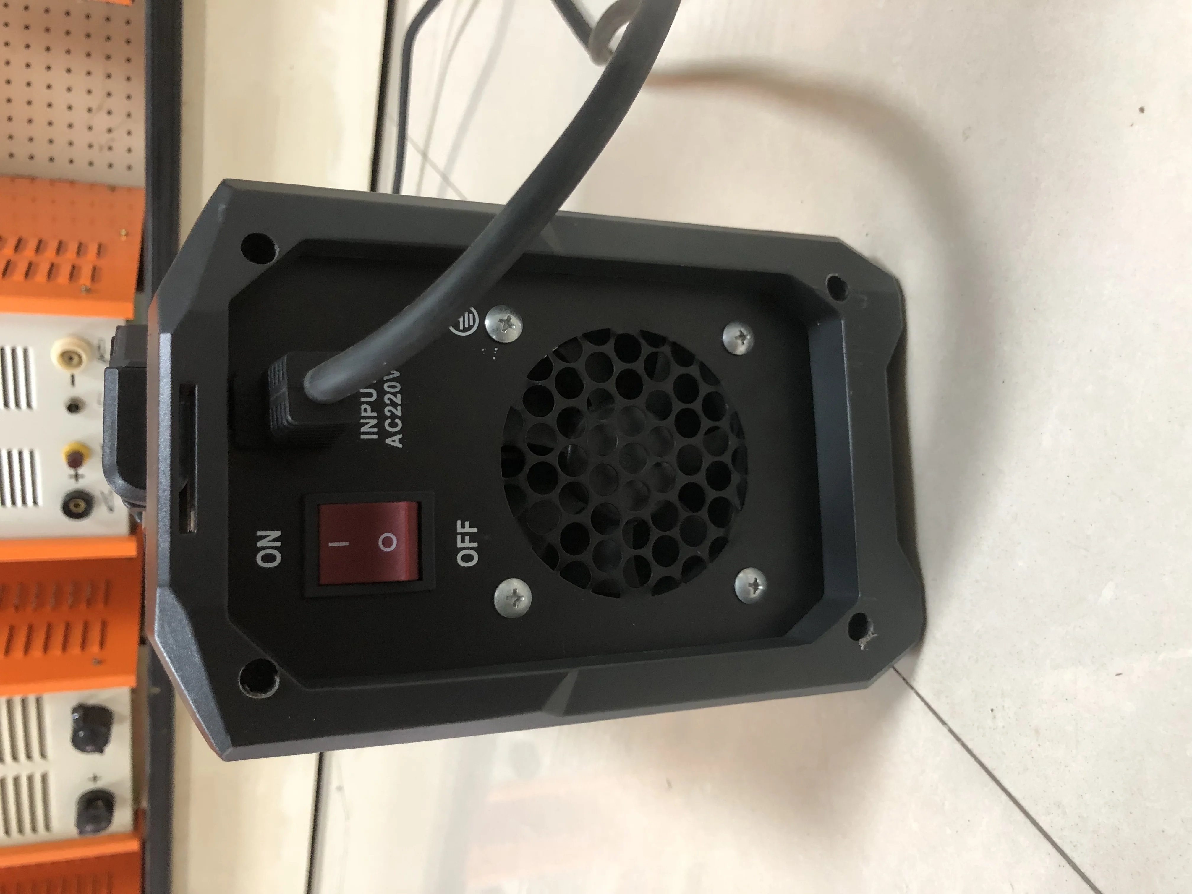 Spot welding machine, portable welding machine, metal pipe welding,