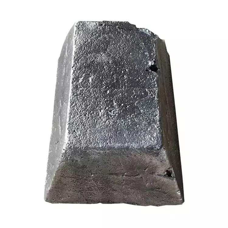 В марте с склада были экспортированы большие партии слитков