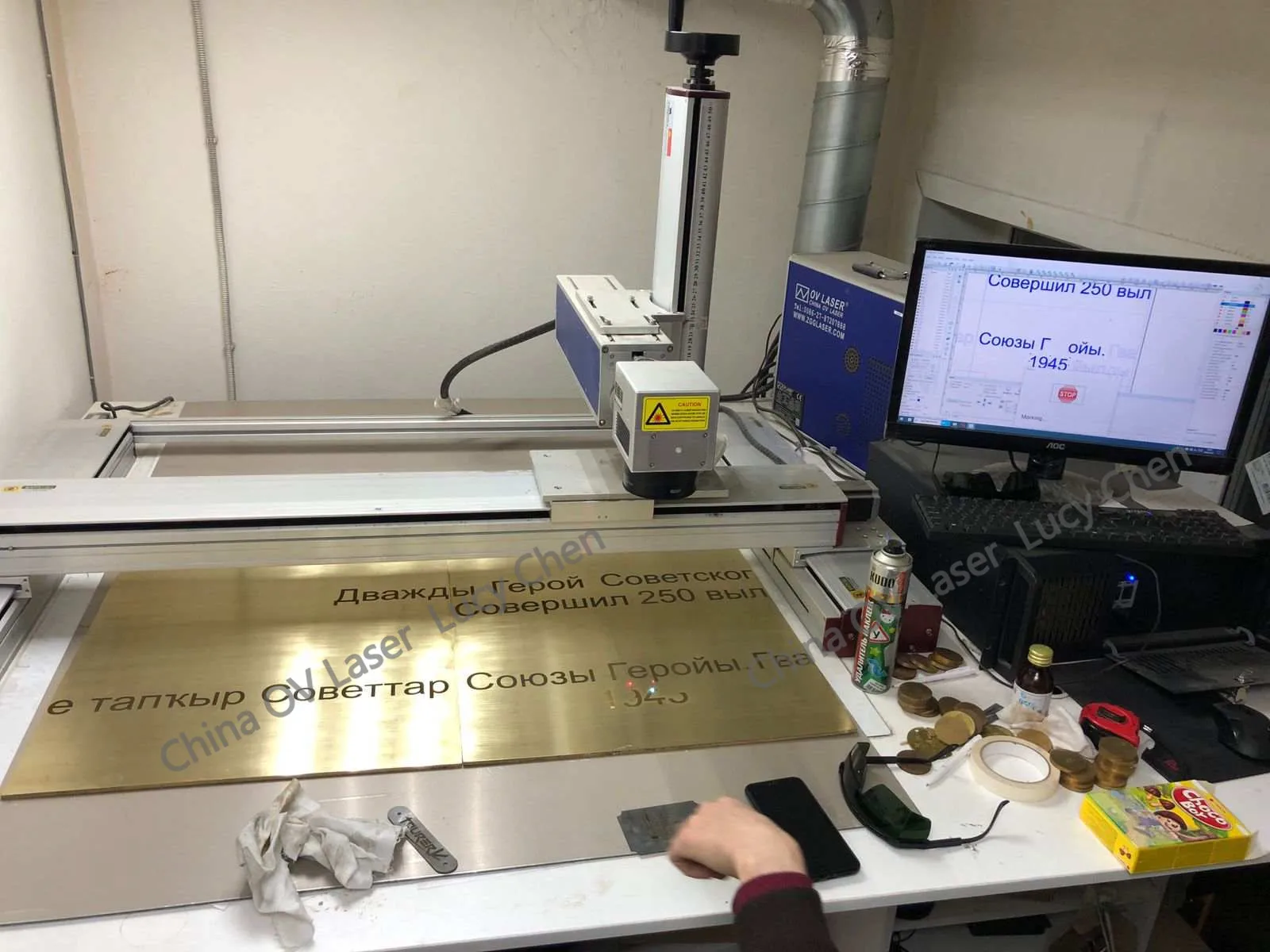 Raycus 30w fiber laser with 1000*600mm gantry moving table for engraving large metal plates tiles tubes rulers stainless steel