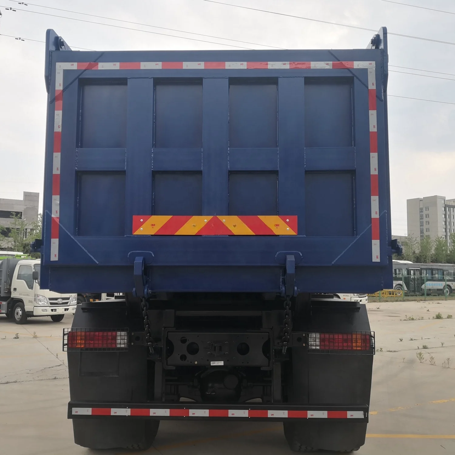 China FAW J5P RHD 340 Horse Power 50 Tons 6x4 Drive 10 Wheels Dump Trucks for Sale