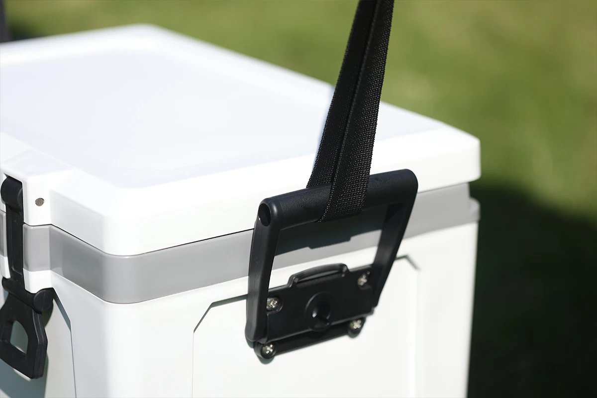 Best selling Customized Eco Friendly 25L 50L Insulated Portable Hard Plastic Ice chest cooler box Supplier