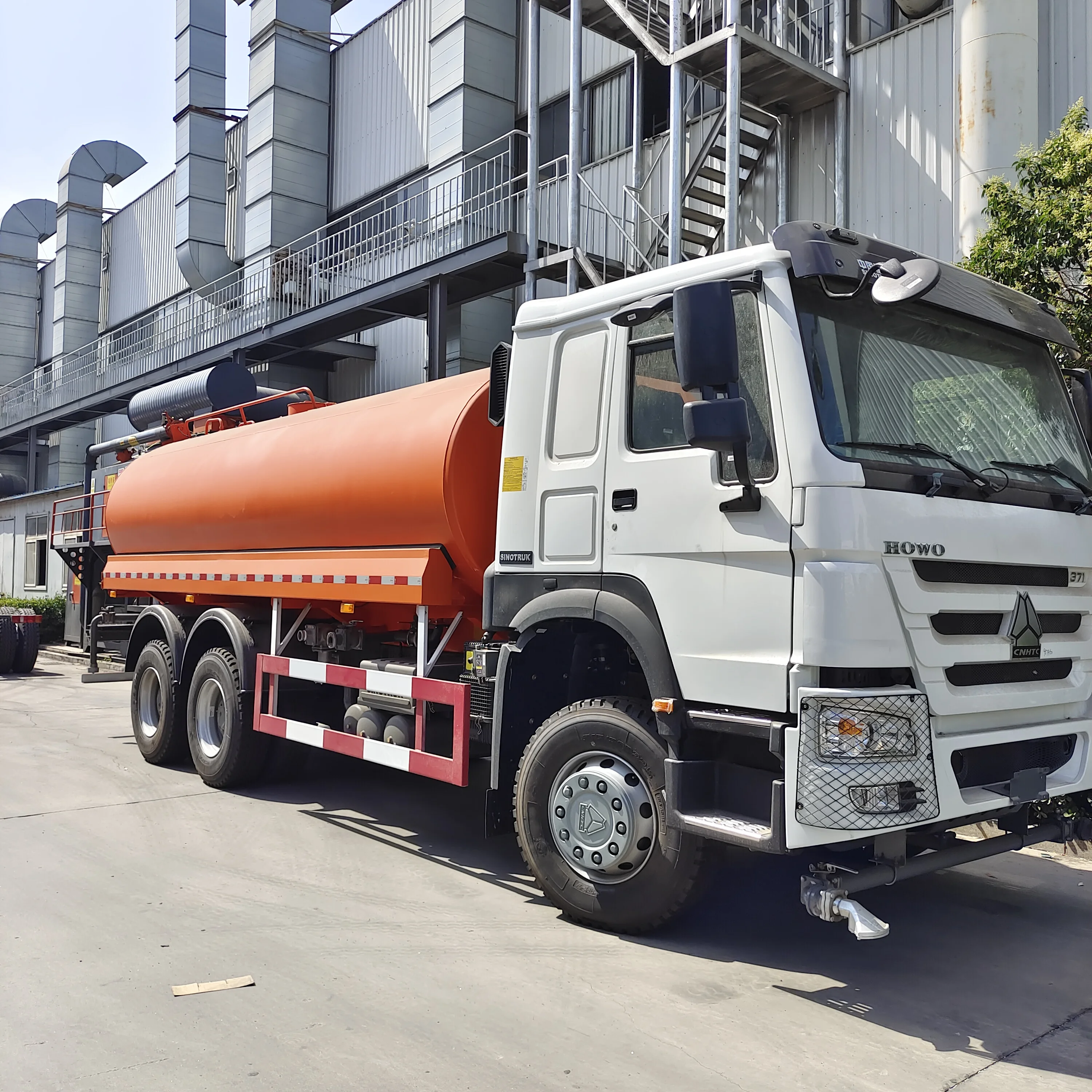 6x4 HOWO Sinotruck 10-18 CBM 304 316 C4 PE Carbon Steel chemical liquid corrosives Road transport light tanker truck