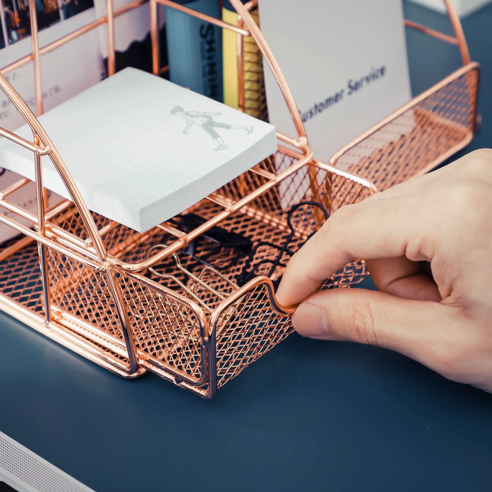 Wholesale factory price Metal Office supplies Rose Gold Mesh Desk Organizer Drawer Pen Pencil Holder