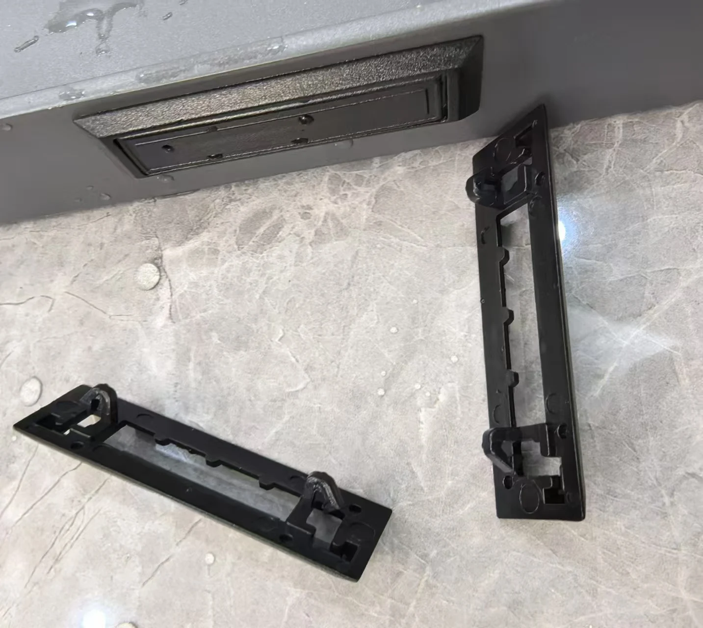 Modern Design Anti-mosquito Drainer Ageing Resistance Window Fitting Parts Warranty Plastic