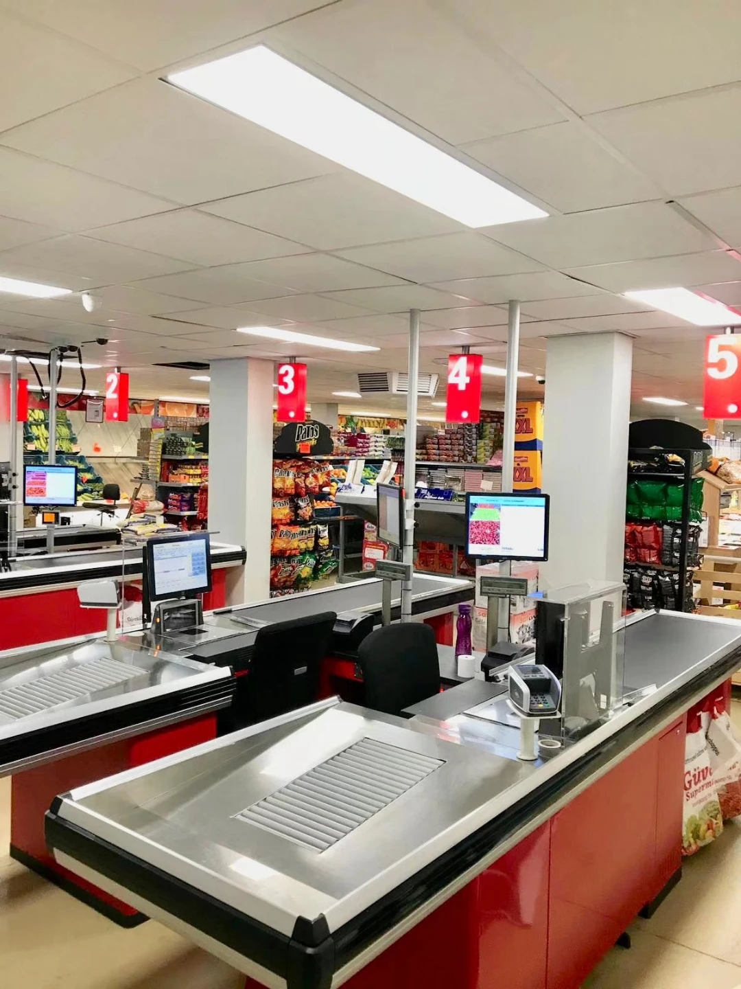 Hypermarket Checkout Cashier Counter With Belt