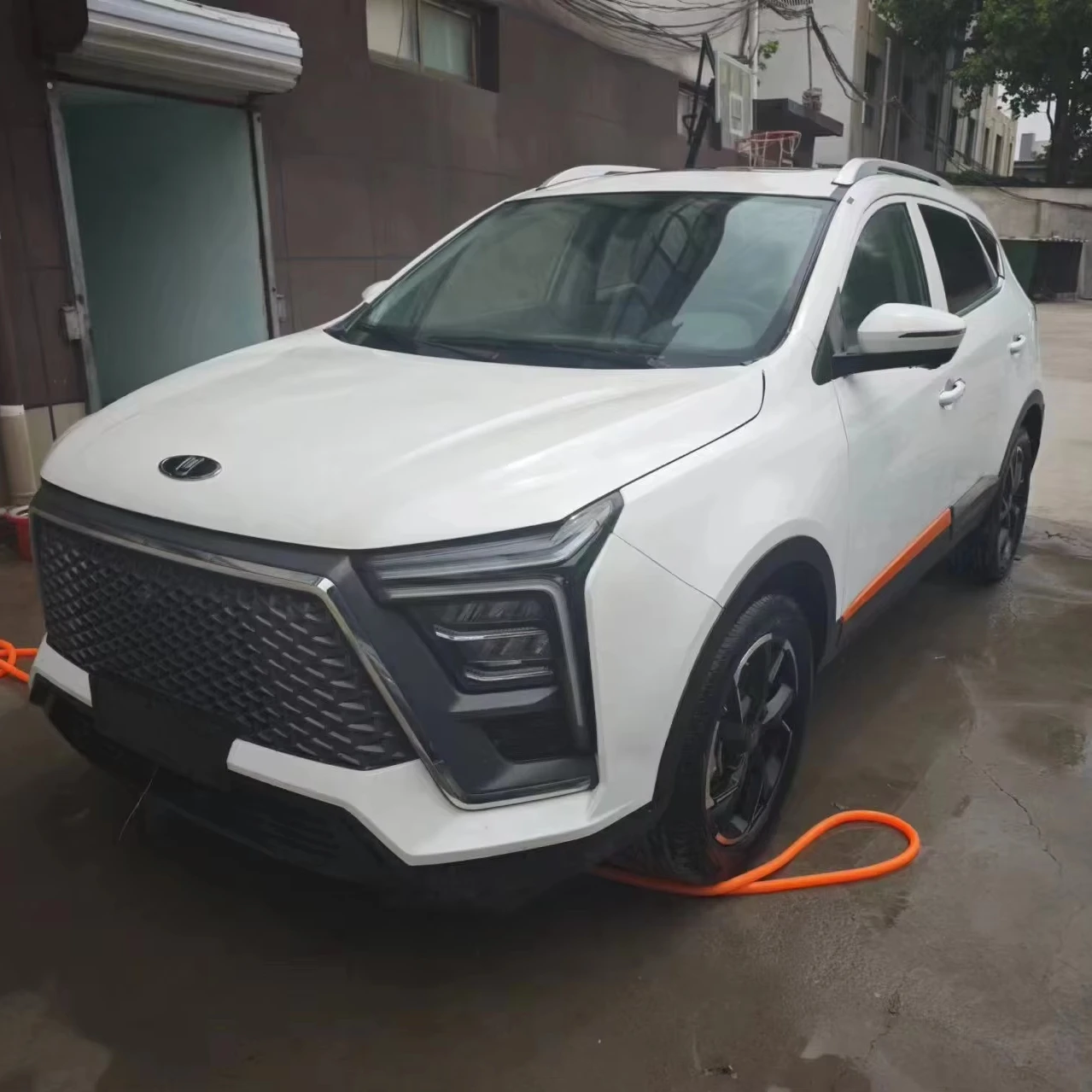 2022 SUV Stock Car with Hydraulic Steering System Left Hand Drive Fabric Seats Metal Roof Rack Good Price for Adults