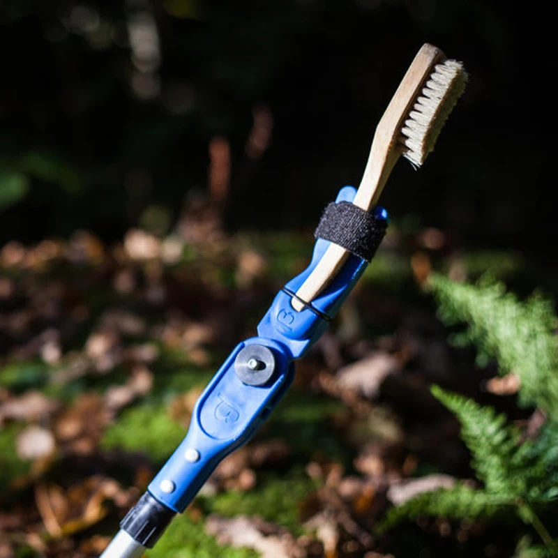 Custom  adjustable telescopic rod rock climbing bouldering competition cleaning brush