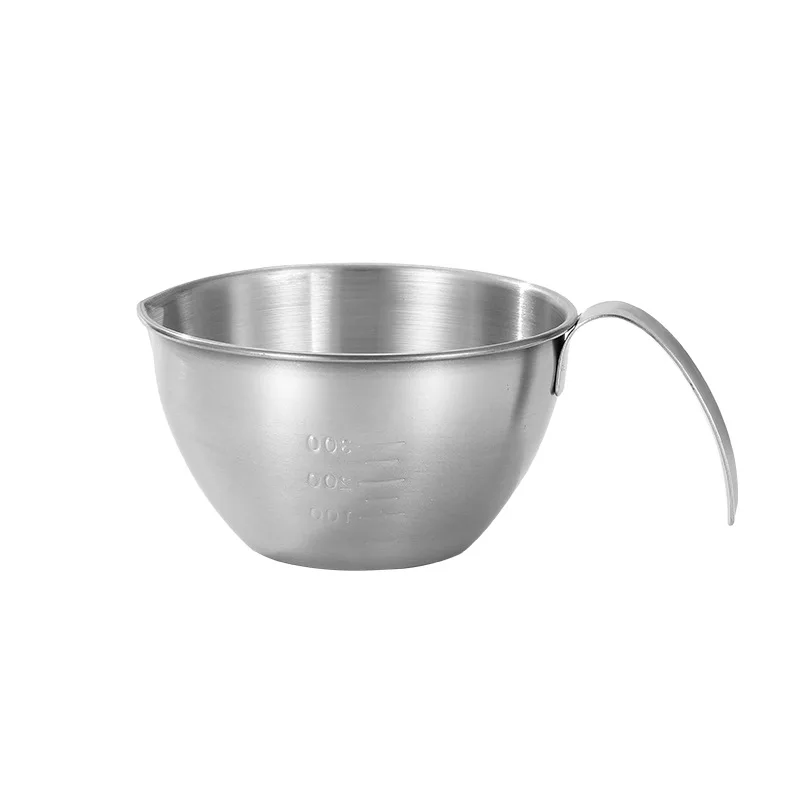 The Salad Bowl smartly designed pouring spout allows for easy and controlled pouring minimizing spills and mess