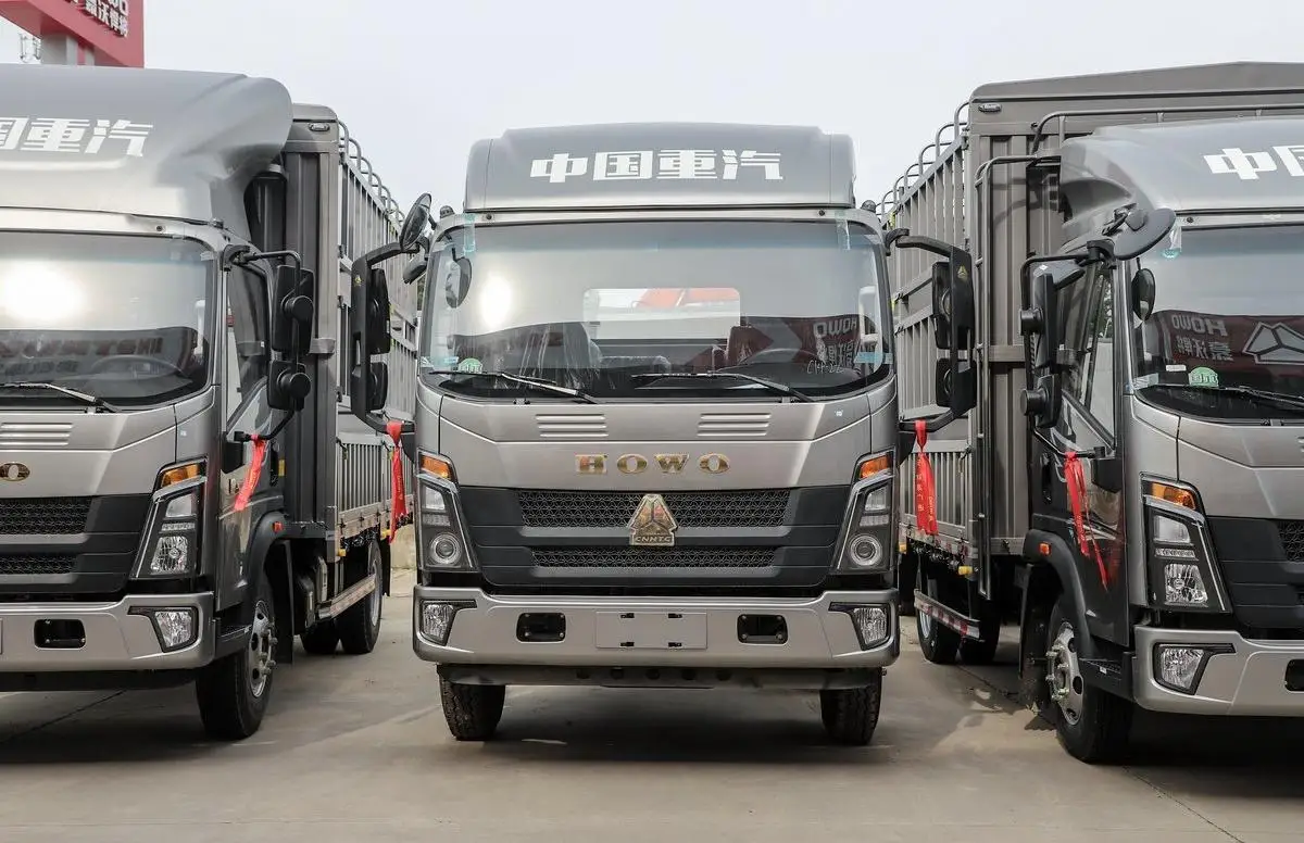 2024 Howo 4.2 m 151 HP 3280 wheelbase Single-row 4X2 sinotruck light cargo truck in China for cargo transporting