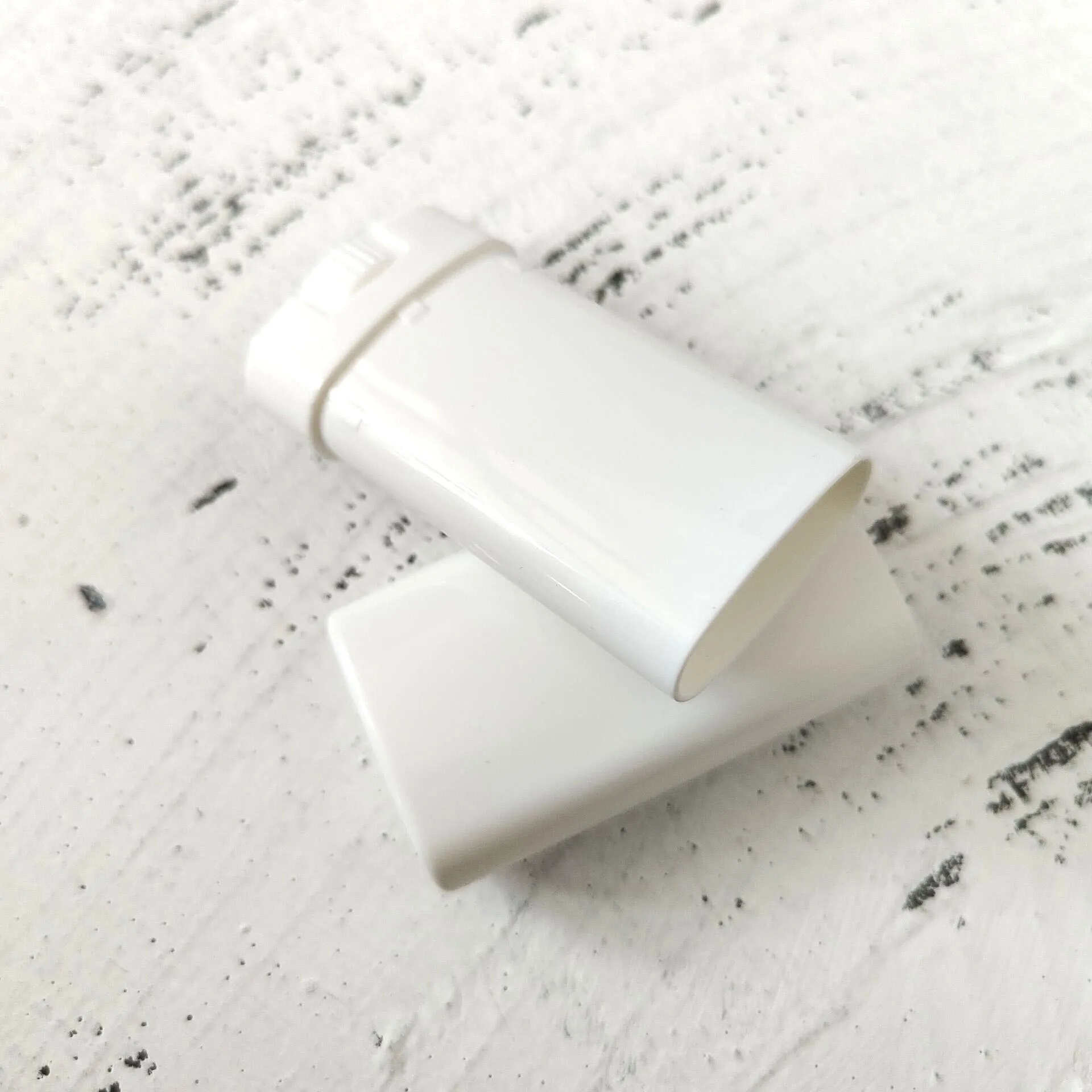 15g plastic empty deodorant stick container round twist up tubes packaging for deodorant stick