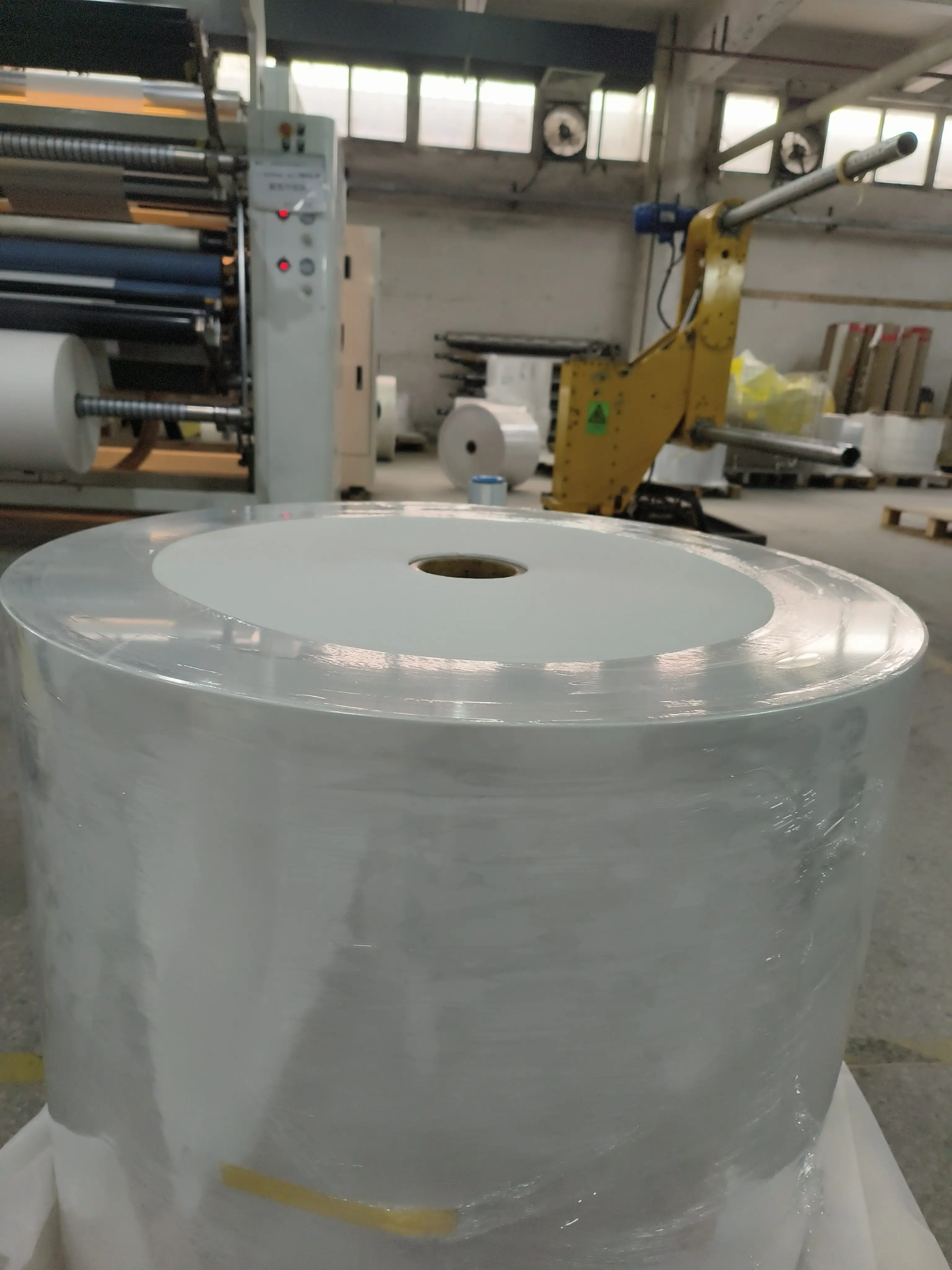 LKX Mirror Cast Coated Self Adhesive Art Paper High Glossy Jumbo Label Roll