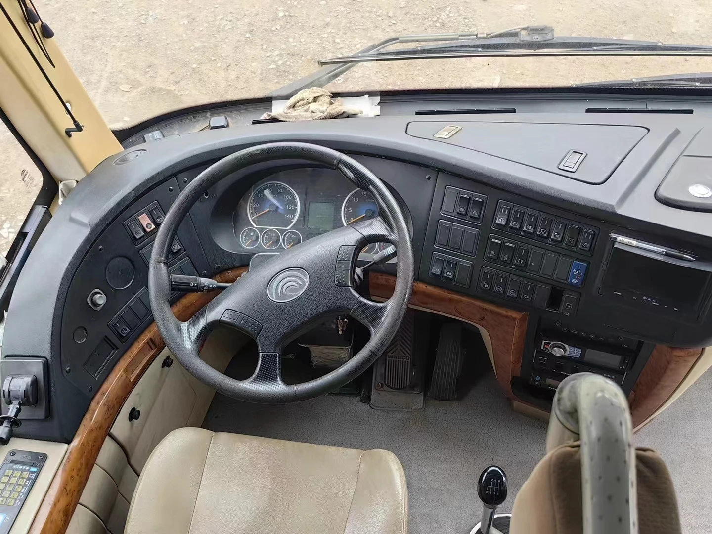 Yu-tong Used Luxury Coaches Rhd Bus  Zk6122 70 Seater Bus  Second Hand Buss For Sale