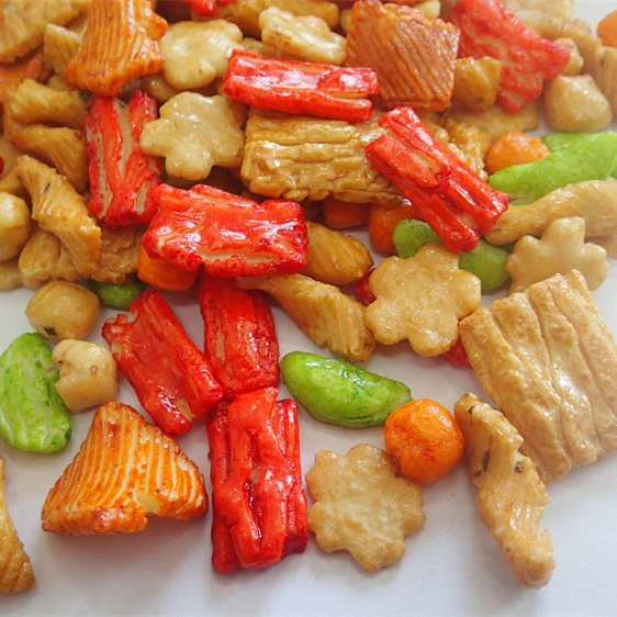 Оптовая продажа удобные Сменные жареные китайские знаменитые вкусные закуски халяльный Японский Рисовый крекер разноцветный