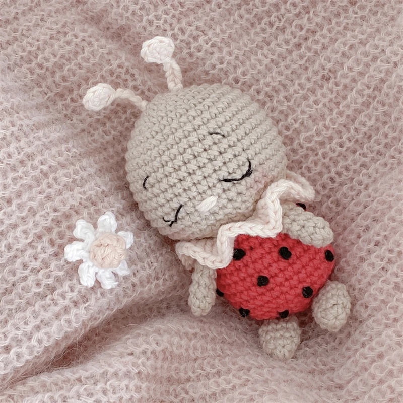 Cute Mini Amigurumi Toys Crochet Soft Baby Ladybug Toy Crocheted Lovely Little Bee Dolls