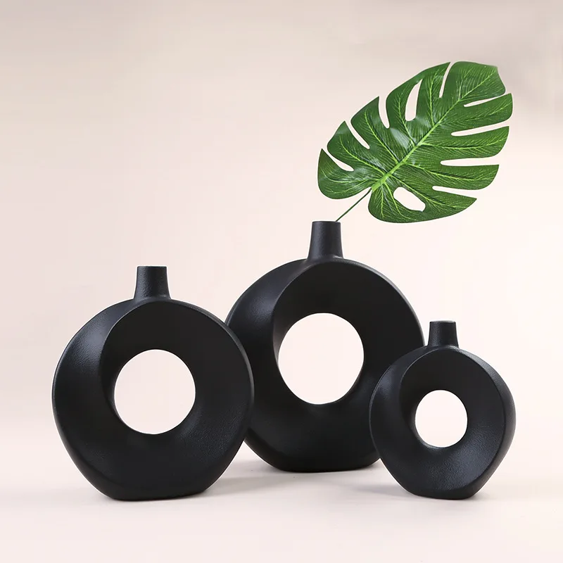 Wholesale Custom Unique Nordic Matte Modern Decorative Circular Circle Hollow Donut Pure Black Ceramic Flower Vase