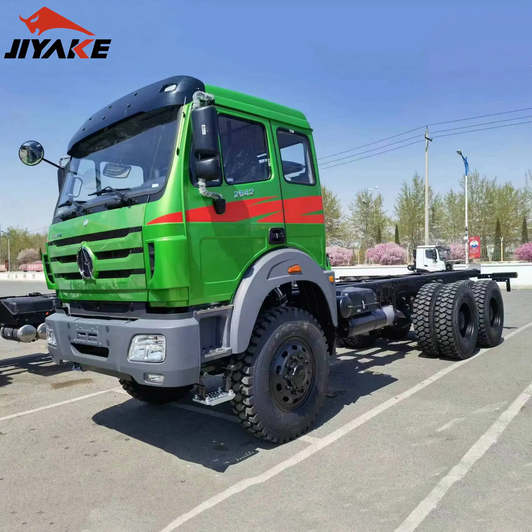 Новый трейлер для трактора Beiben 6x6 4x4 6x4 380 л.с.