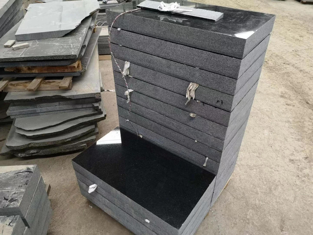 China Granite Nature Stone Black Granite Paving Stone Polished Flamed