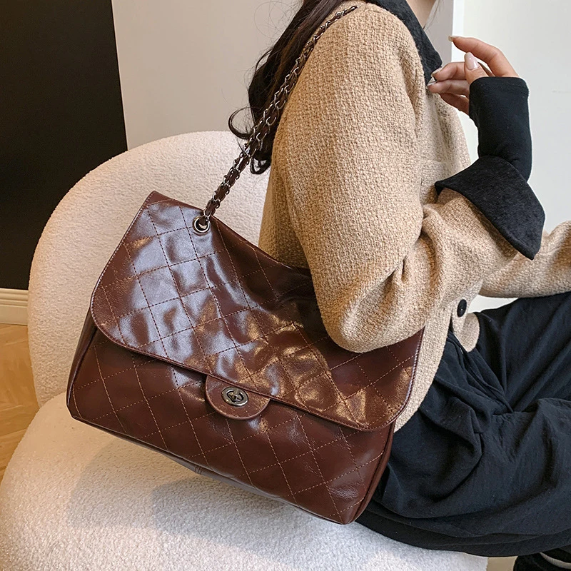 2024 New High end Lingge Flip Stray Bag Single Shoulder Bag Small and Large Capacity Chain Crossbody Bag