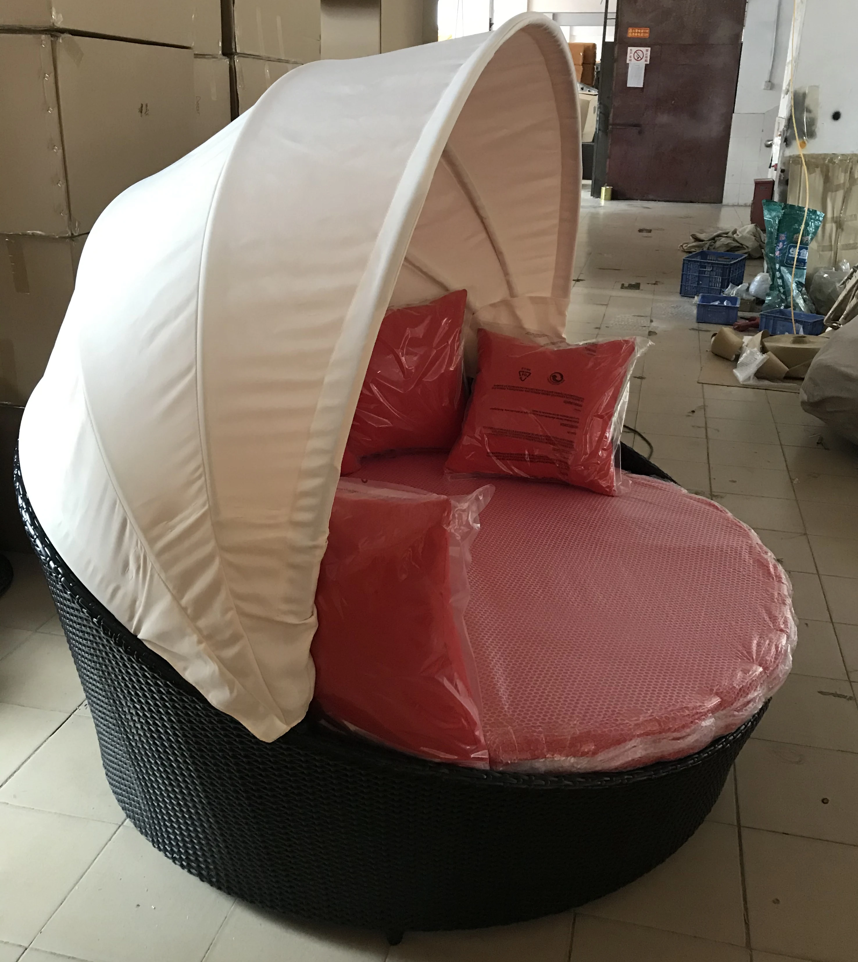 Outdoor Furniture Big Round Sunbed with ceiling Beach Bed Sun Lounge